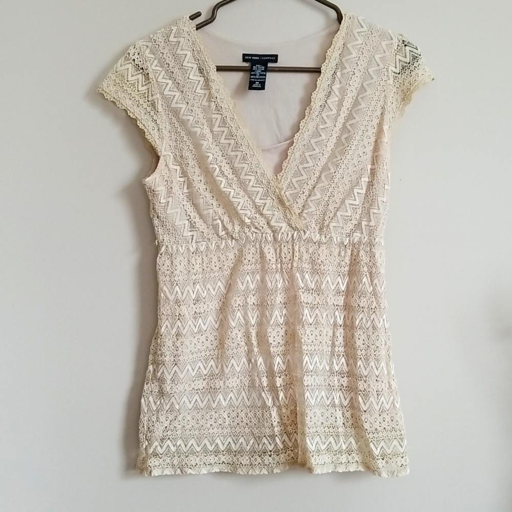 New York & company cream colored lace short sleeve blouse sz M